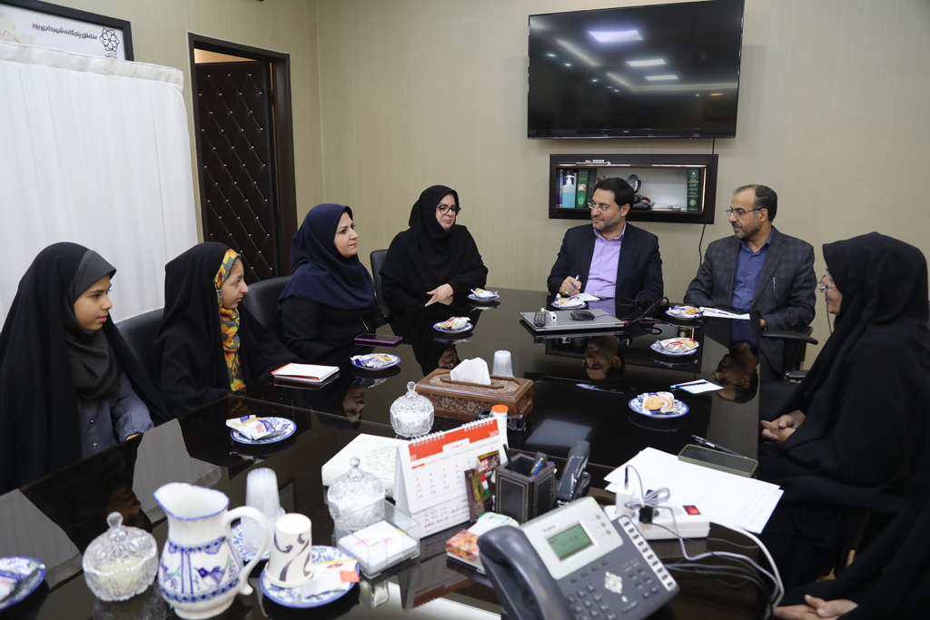 دیدار کودکان و نوجوانان کانونی با فرماندار یزد