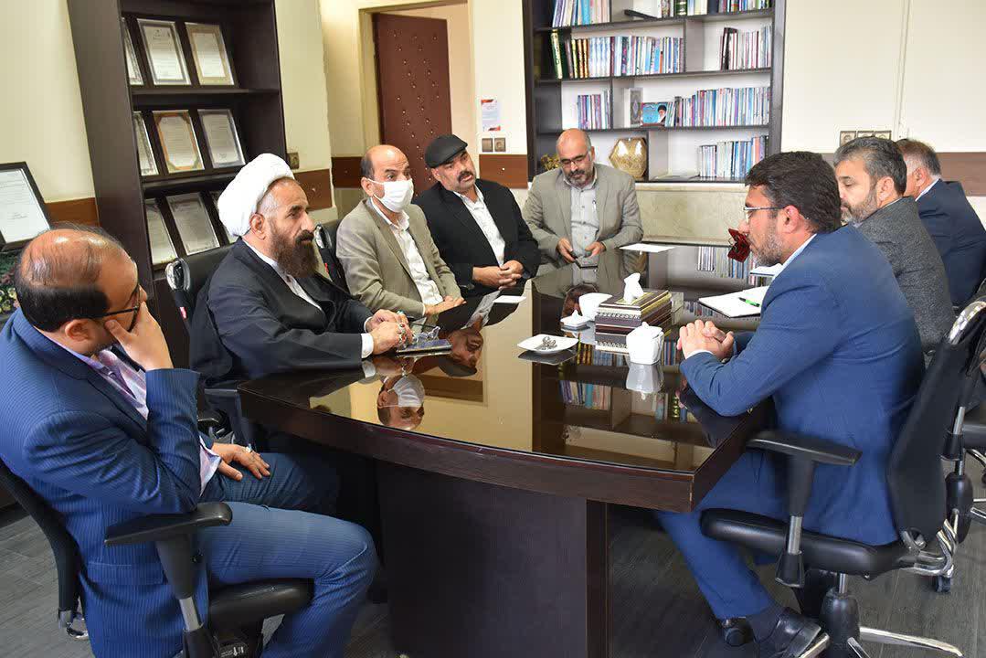 نگرش بیکاران استان یزد باید به کار تغییر کند/واحدهای تولیدی نیازمند نیروی ماهر و کارگر ساده هستند