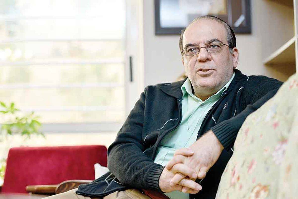 هشدار عباس عبدی درباره آمارهای رئیسی؛ سال ۱۴۰۲ را جدی بگیرید