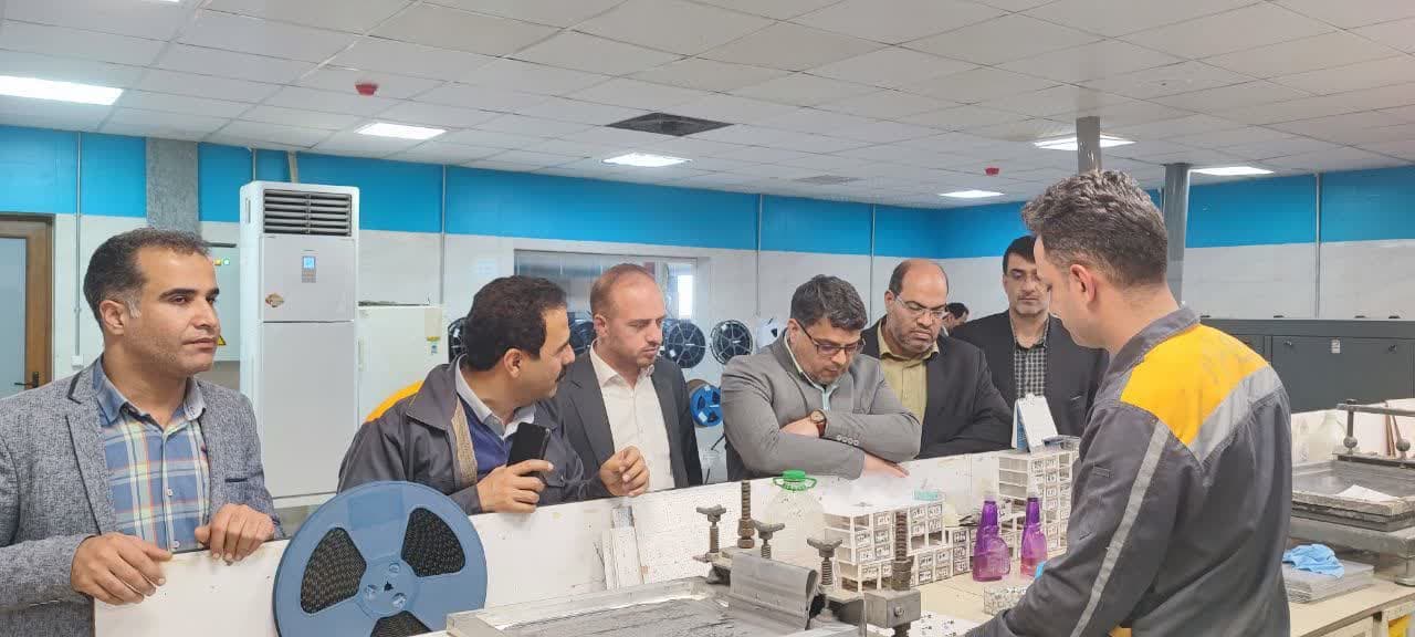 بازدید بخشدار و مدیرکل امور روستایی و معاونین دفتر امورروستایی از مجتمع تولیدی سی نور