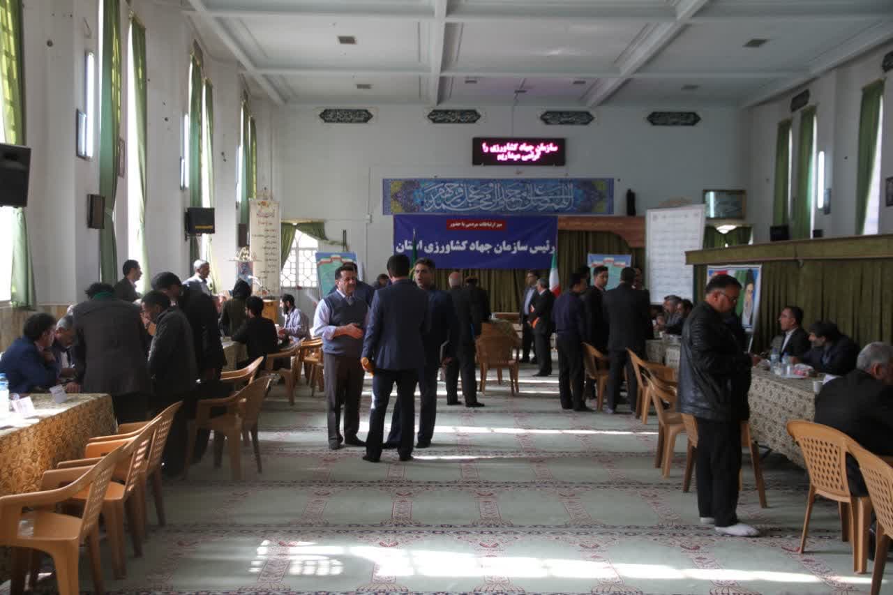 ثبت درخواست ۴۹ نفر از بهره برداران بخش کشاورزی در میز ارتباطات مردمی