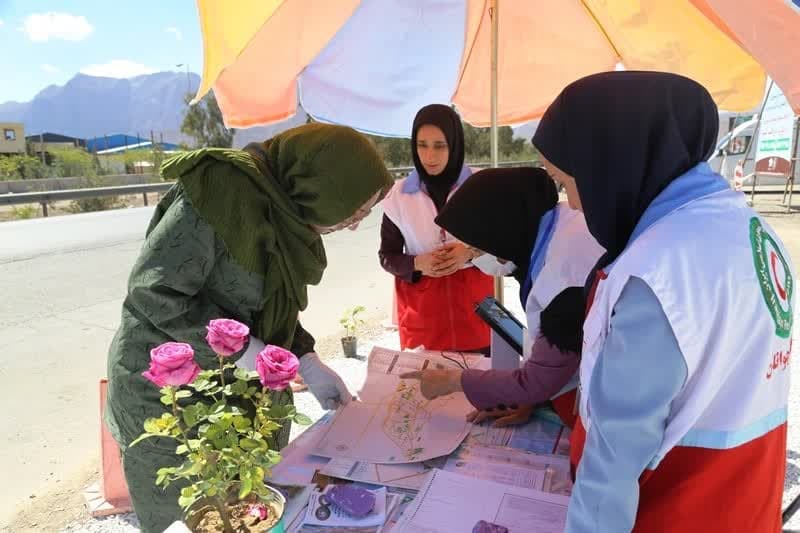 بهره مندی بیش از ۴۰ هزار مسافر نوروزی از خدمات بشر دوستانه هلال احمر در یزد