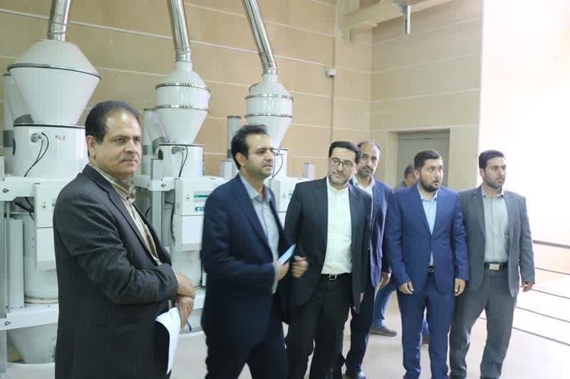 تجلیل مدیرکل صمت استان یزد از کارگران ۵ واحد صنعتی همزمان با روزجهانی کارگر/ کارگران یکی از مهمترین ارکان تحقق شعار رشد تولید و مهار تورم هستند