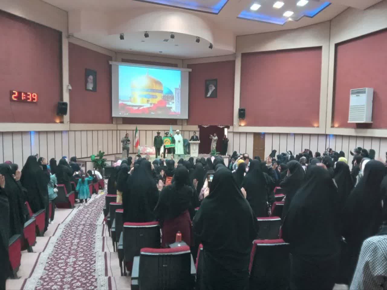 تکریم دختران دانشجوی دانشگاه یزد به مناسبت روز دختر توسط سفیران امام رضا(علیه‌السلام)