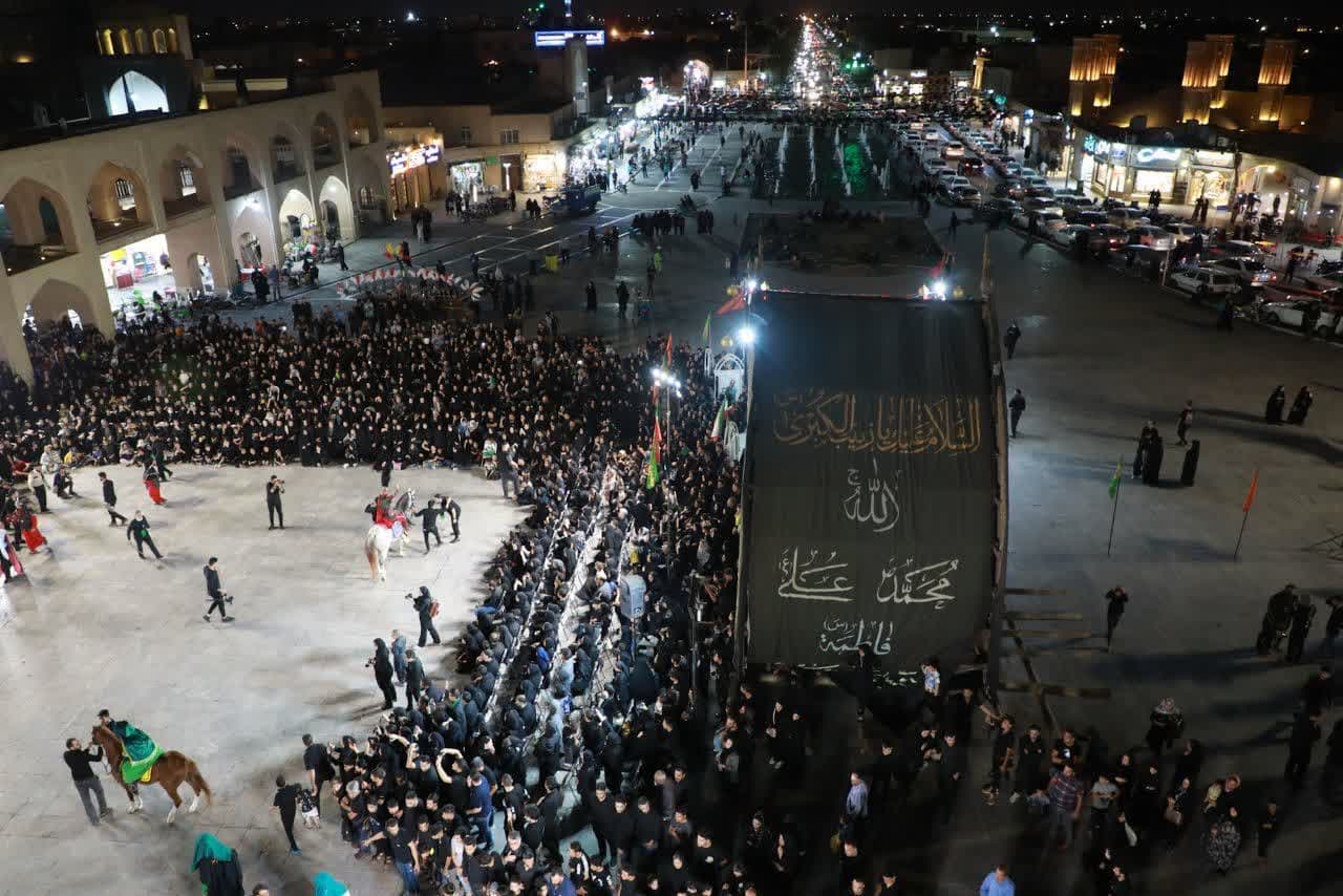 سوگواری عزاداران خاص حسین (ع) در حسینیه ایران