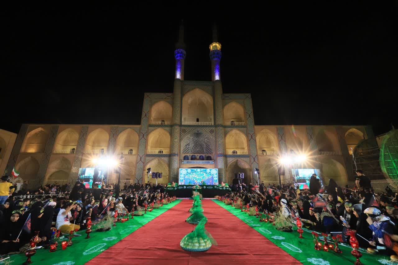 برگزاری بزرگترین سفره جهانی حضرت رقیه در یزد/ عزاداری دختران یزدی پای سفره حضرت رقیه (س)