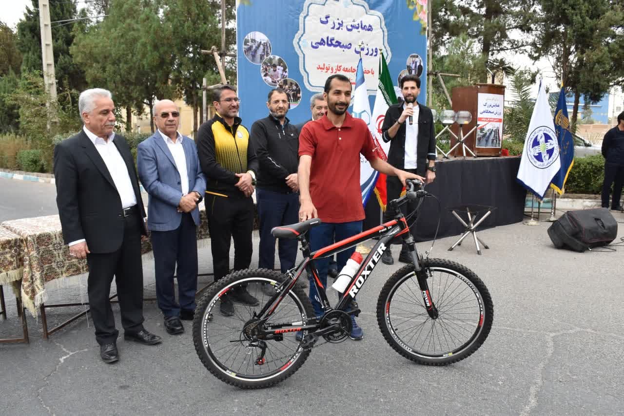 ورزش عاملی برای نشاط و تندرستی و افزایش بهره وری میان کارگران شریف است