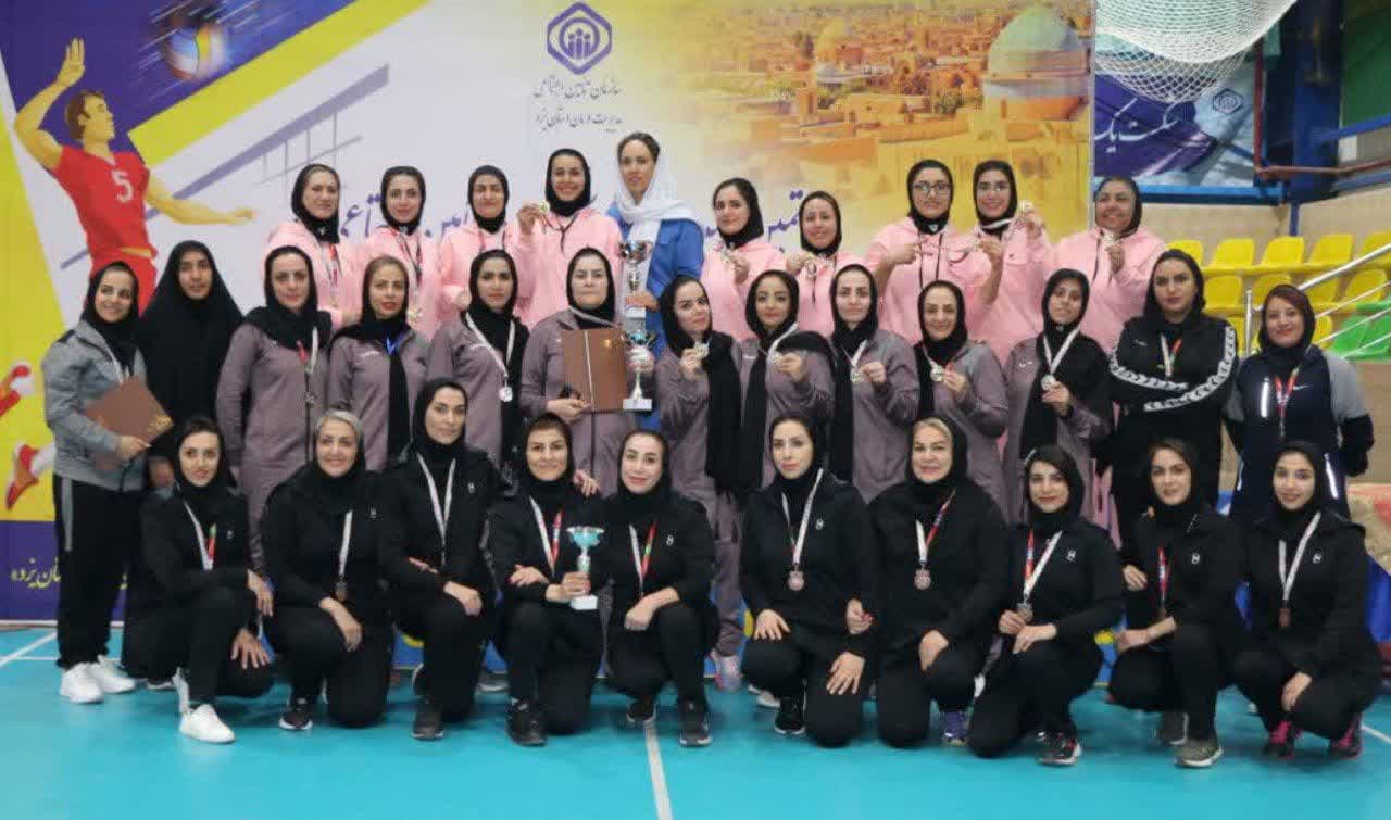 فارس قهرمان شانزدهمین دوره مسابقات والیبال بانوان کارکنان تامین اجتماعی شد / انتقال جام از یزد به فارس