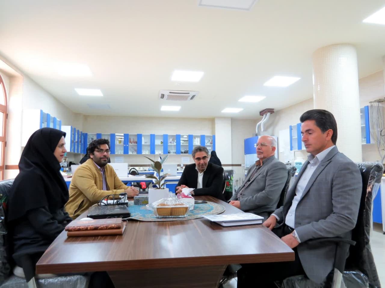 بازدید از شرکت دانش بنیان داروسازی نانو کیمیای کویر یزد