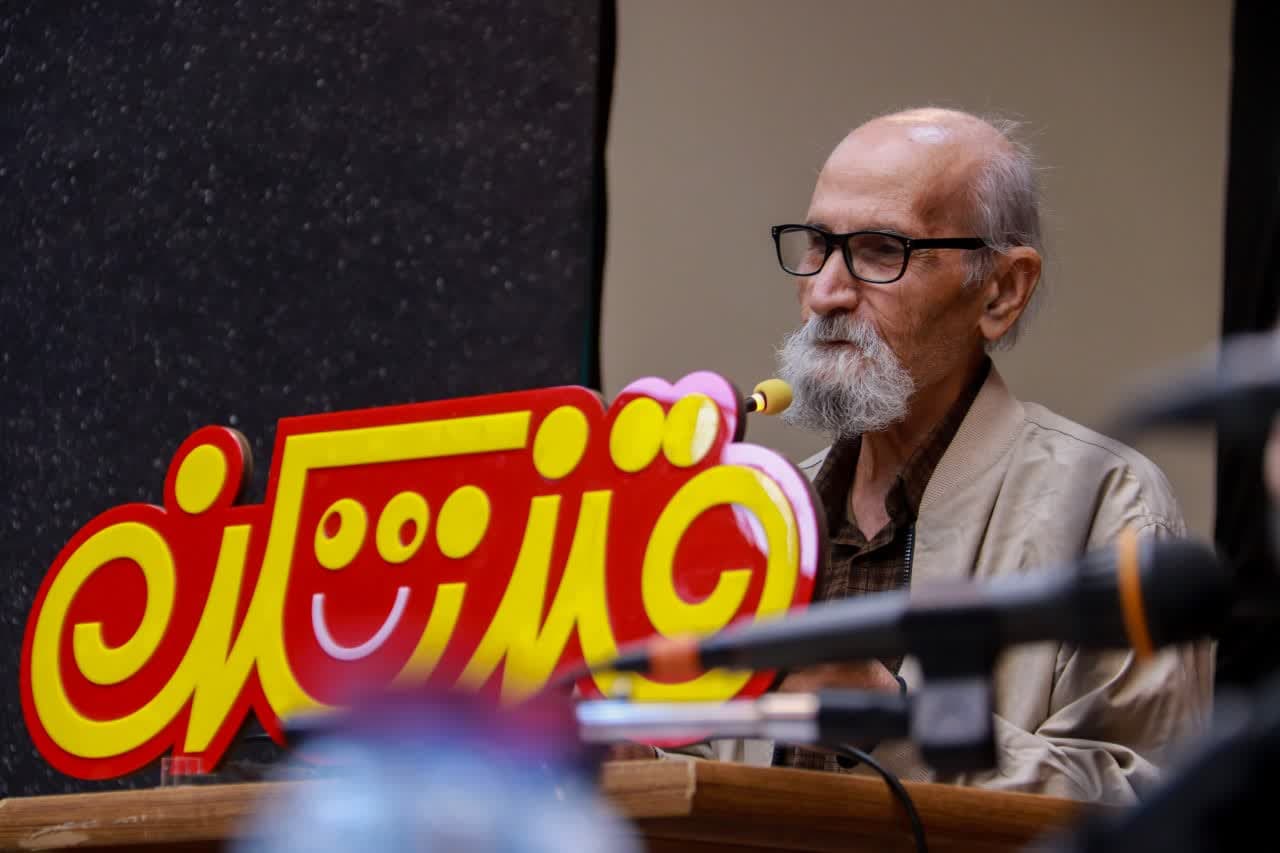 محفل طنز «قندشکن» با عنوان سگ هار منطقه درحوزه هنری استان یزد برگزار شد