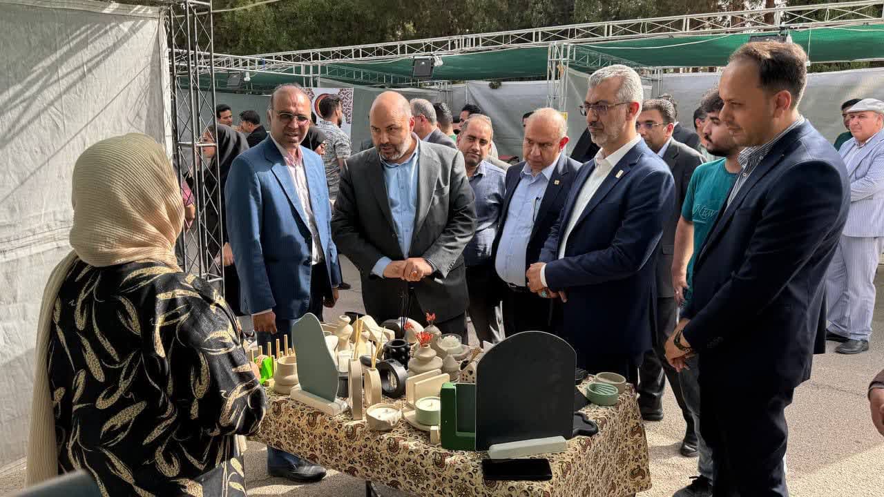 انعقاد تفاهم‌نامه همکاری میان سازمان فرهنگی اجتماعی ورزشی شهرداری یزد و دانشگاه آزاد اسلامی یزد/ افتتاح دومین نمایشگاه گردشگری در دانشگاه آزاد یزد