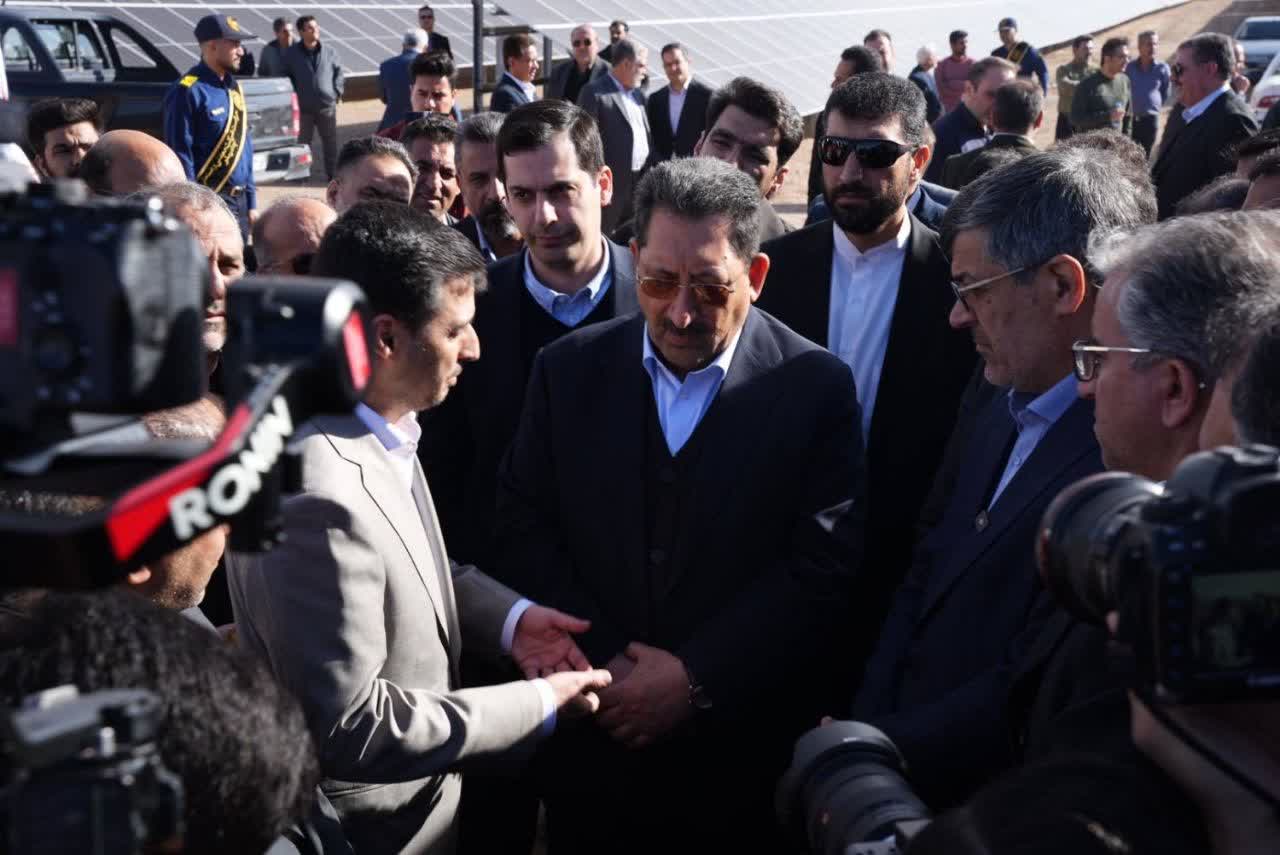 افتتاح بزرگترین نیروگاه خورشیدی استان توسط وزیر صمت